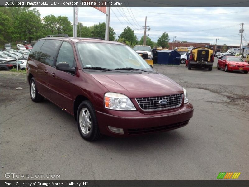 Front 3/4 View of 2006 Freestar SEL