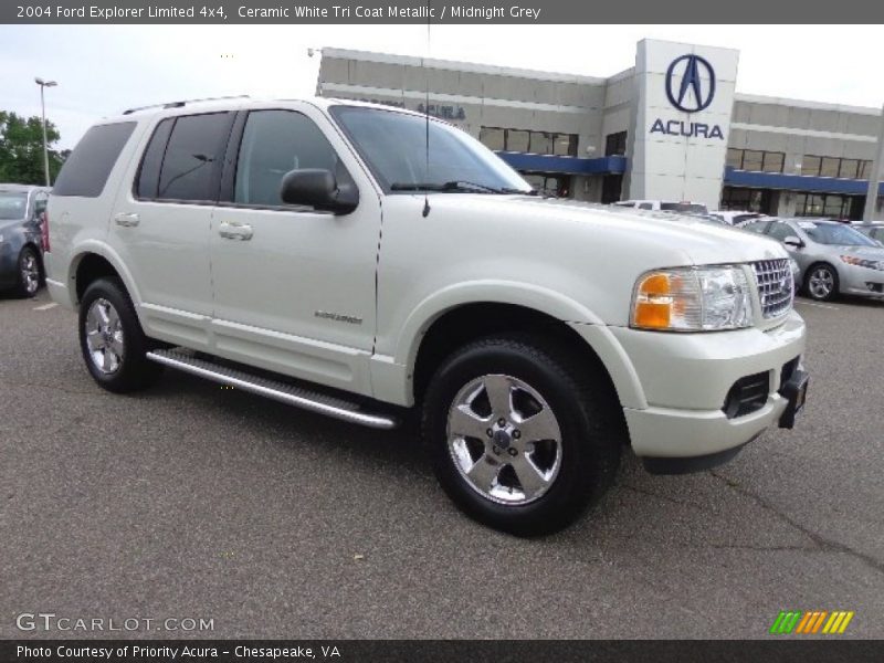 Front 3/4 View of 2004 Explorer Limited 4x4