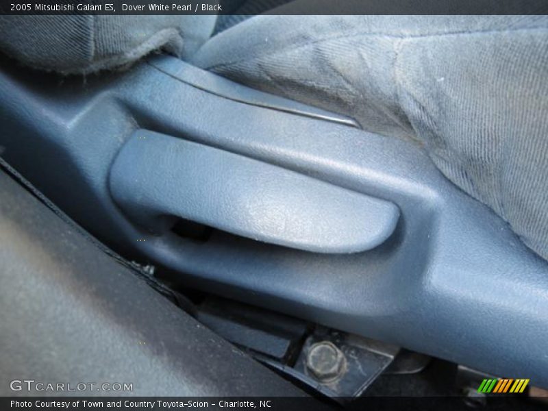 Dover White Pearl / Black 2005 Mitsubishi Galant ES