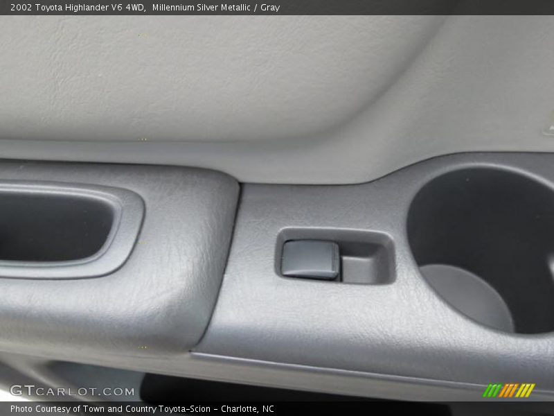 Millennium Silver Metallic / Gray 2002 Toyota Highlander V6 4WD