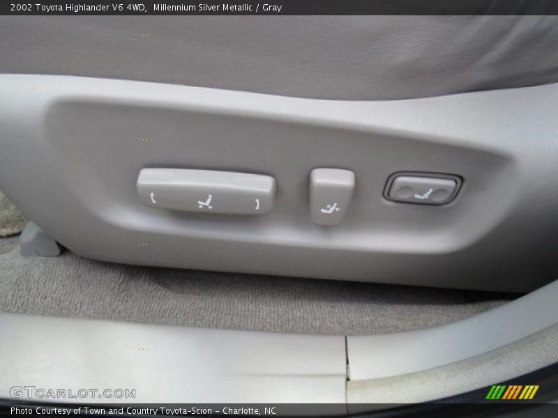 Millennium Silver Metallic / Gray 2002 Toyota Highlander V6 4WD