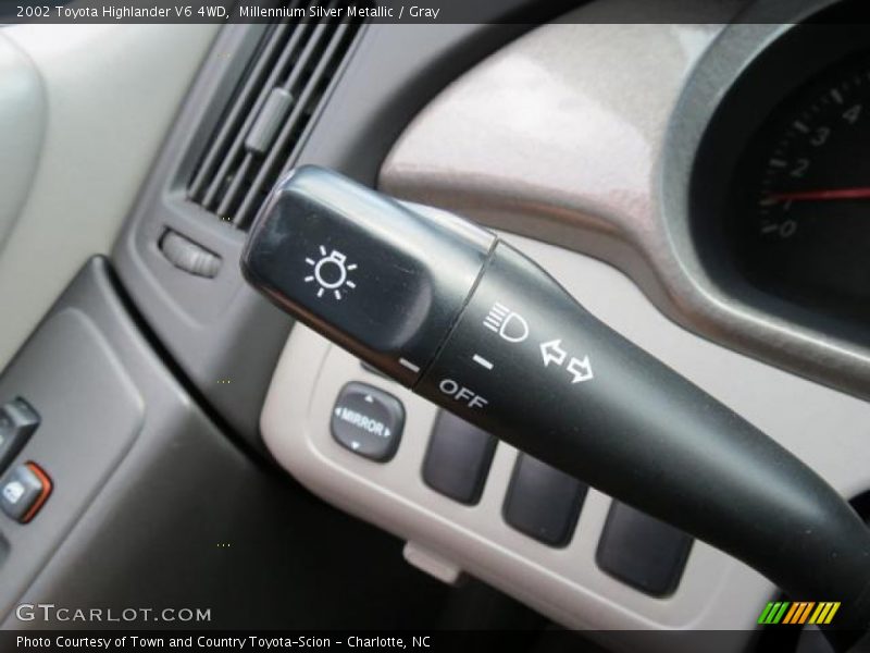 Millennium Silver Metallic / Gray 2002 Toyota Highlander V6 4WD