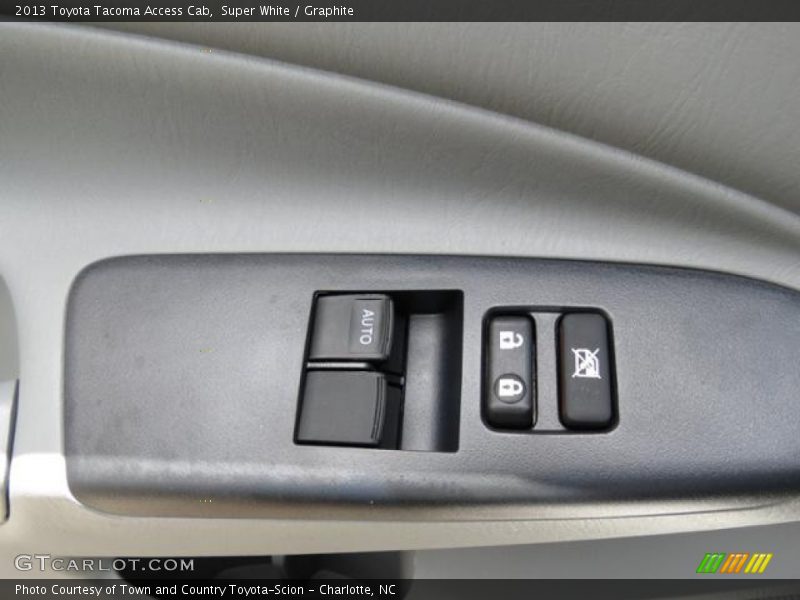 Super White / Graphite 2013 Toyota Tacoma Access Cab