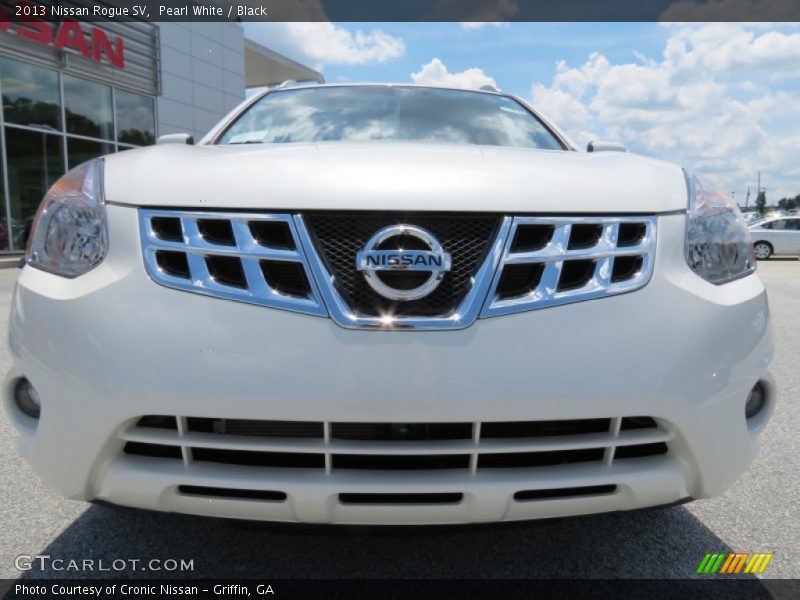 Pearl White / Black 2013 Nissan Rogue SV