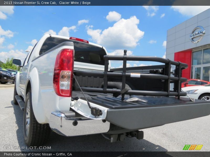 Glacier White / Beige 2013 Nissan Frontier SL Crew Cab
