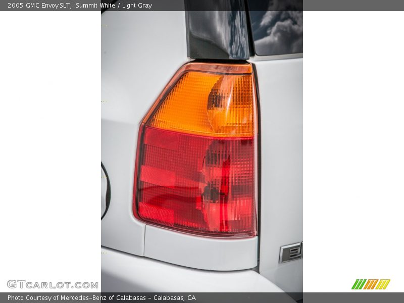 Summit White / Light Gray 2005 GMC Envoy SLT