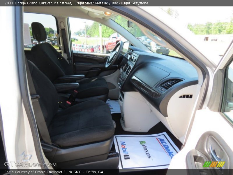 Bright Silver Metallic / Black/Light Graystone 2011 Dodge Grand Caravan Mainstreet