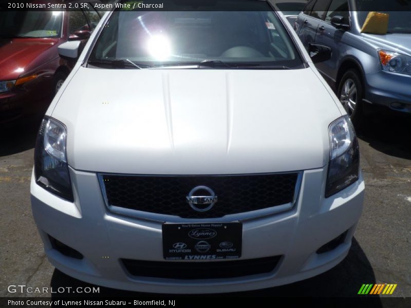 Aspen White / Charcoal 2010 Nissan Sentra 2.0 SR