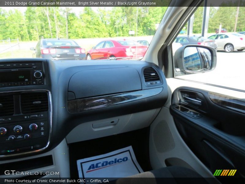 Bright Silver Metallic / Black/Light Graystone 2011 Dodge Grand Caravan Mainstreet