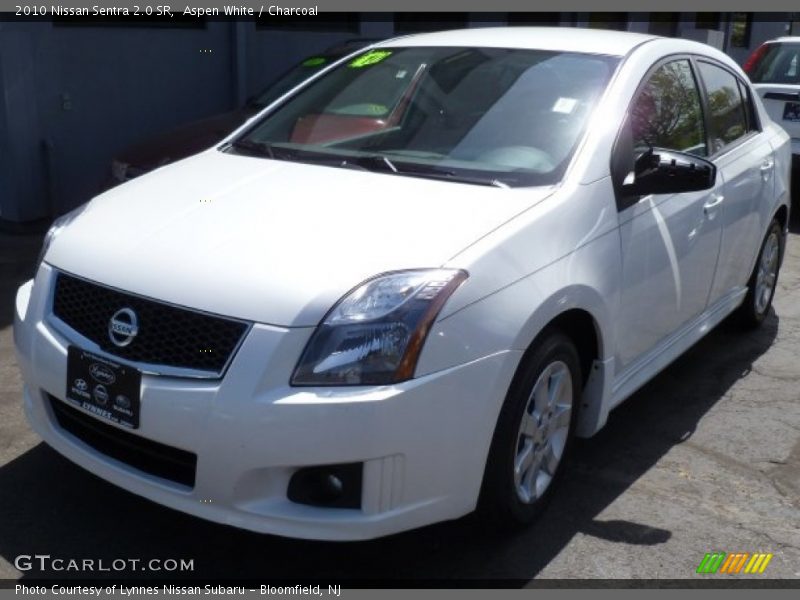 Aspen White / Charcoal 2010 Nissan Sentra 2.0 SR