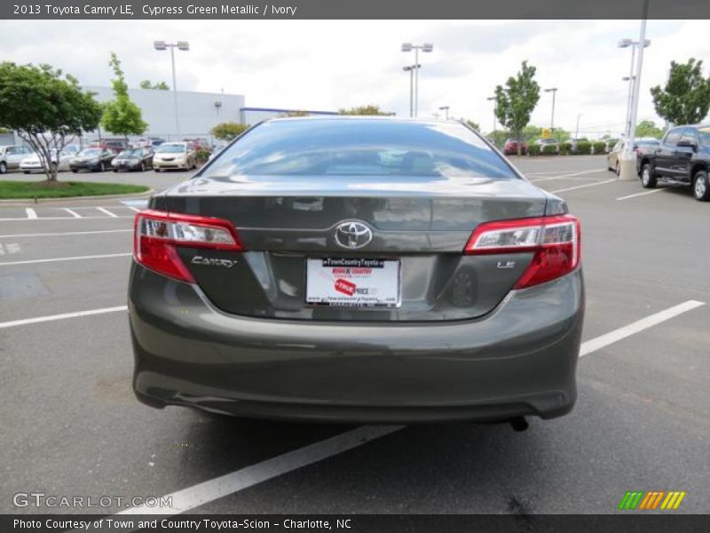 Cypress Green Metallic / Ivory 2013 Toyota Camry LE