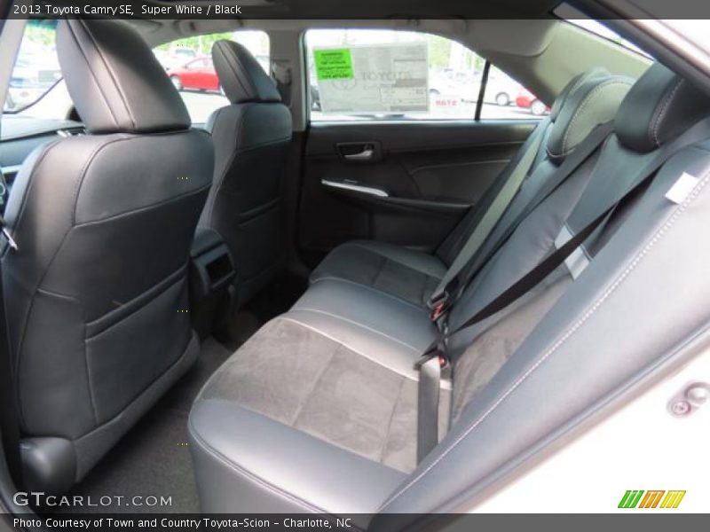 Super White / Black 2013 Toyota Camry SE