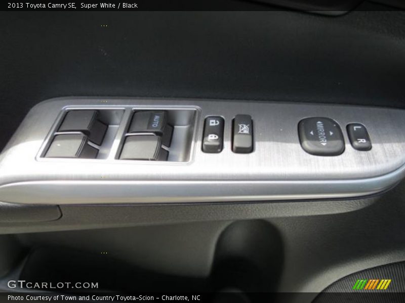 Super White / Black 2013 Toyota Camry SE