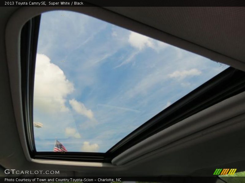 Super White / Black 2013 Toyota Camry SE