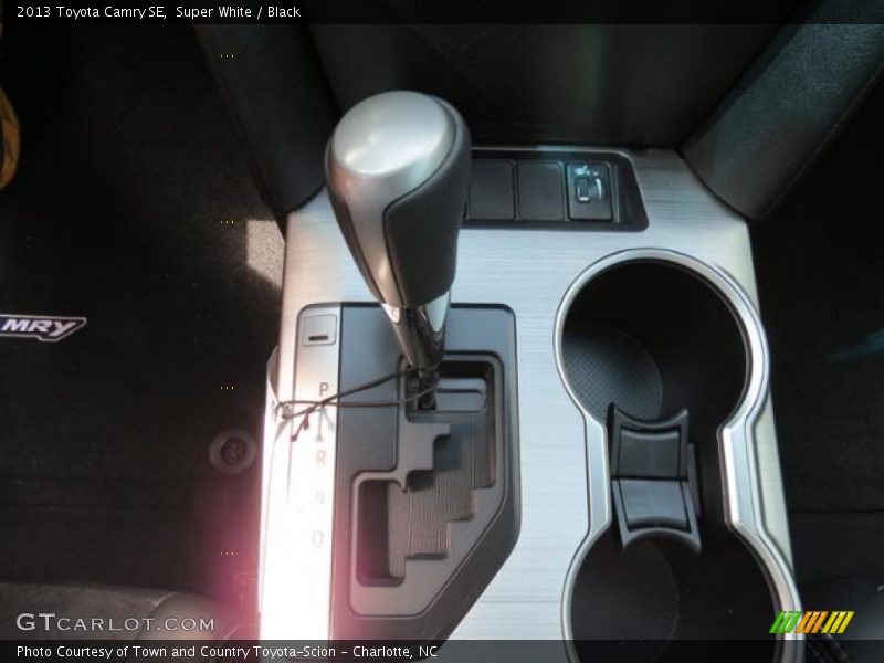 Super White / Black 2013 Toyota Camry SE