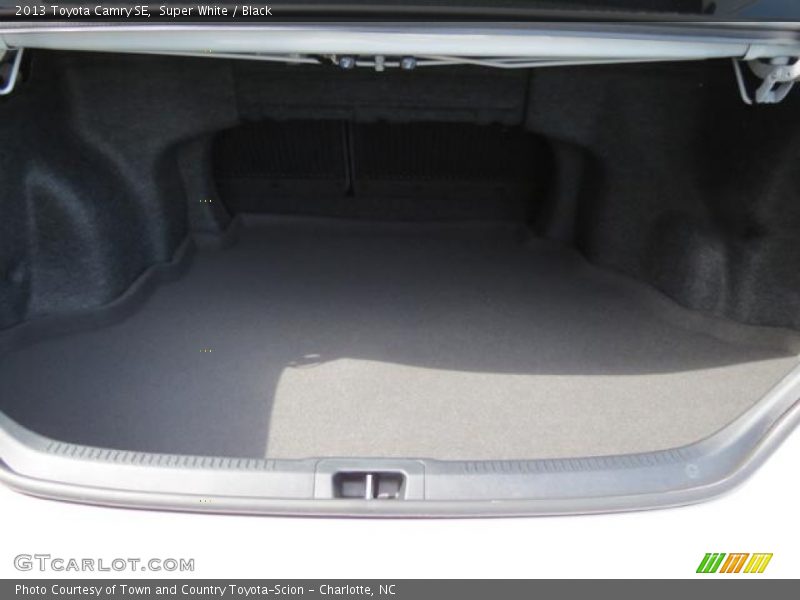 Super White / Black 2013 Toyota Camry SE