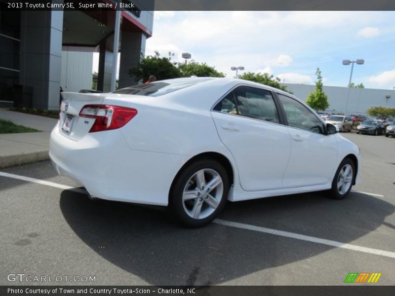 Super White / Black 2013 Toyota Camry SE