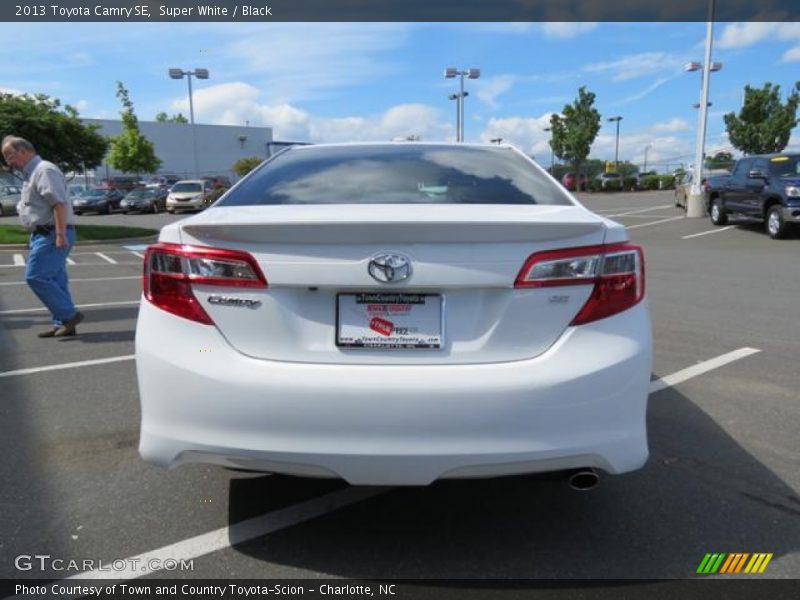 Super White / Black 2013 Toyota Camry SE