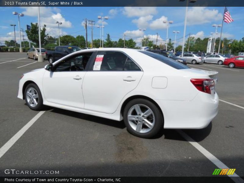 Super White / Black 2013 Toyota Camry SE