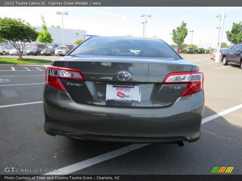 Cypress Green Metallic / Ivory 2013 Toyota Camry LE