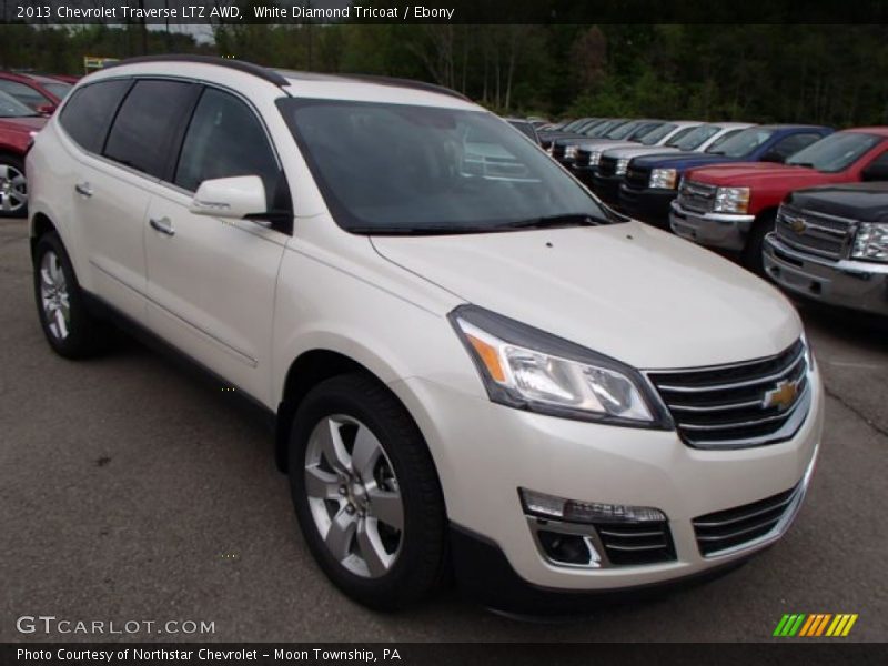 Front 3/4 View of 2013 Traverse LTZ AWD