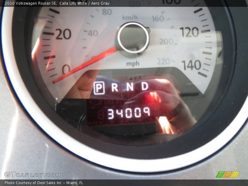 Calla Lilly White / Aero Gray 2010 Volkswagen Routan SE