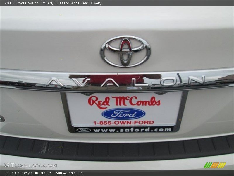 Blizzard White Pearl / Ivory 2011 Toyota Avalon Limited