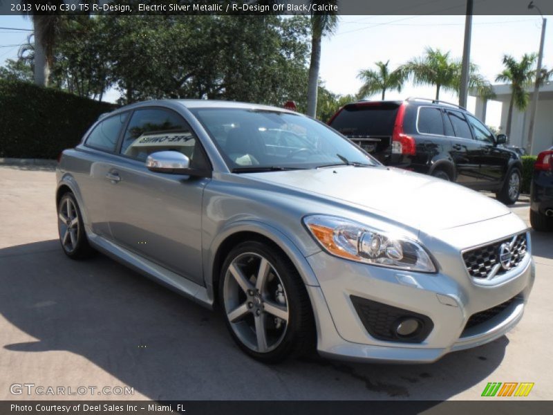 Front 3/4 View of 2013 C30 T5 R-Design