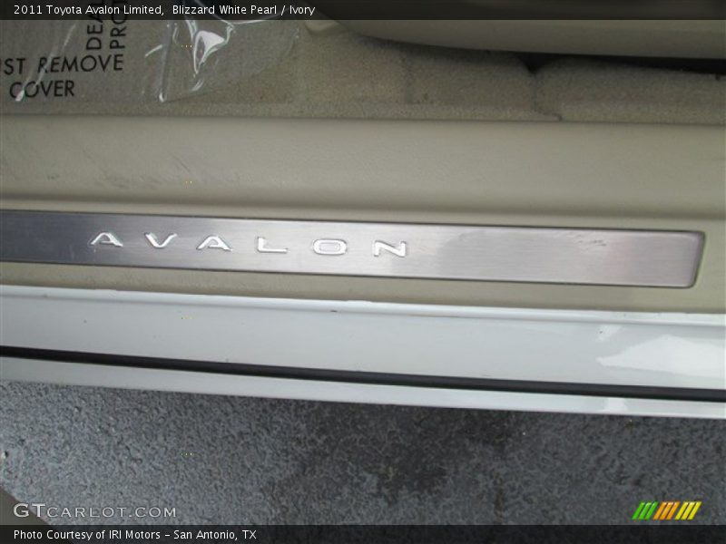 Blizzard White Pearl / Ivory 2011 Toyota Avalon Limited