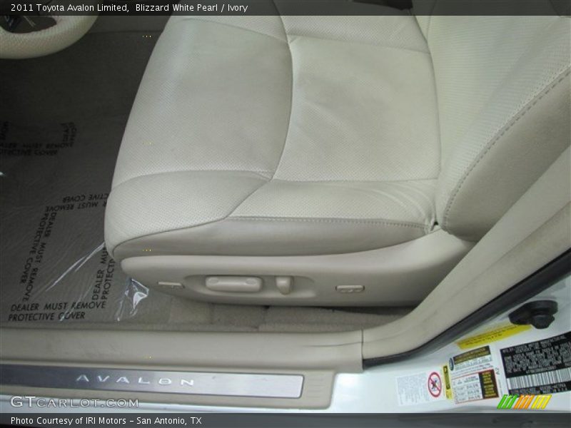 Blizzard White Pearl / Ivory 2011 Toyota Avalon Limited