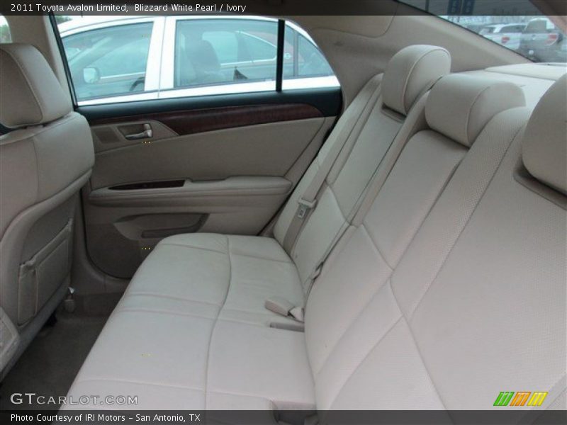 Blizzard White Pearl / Ivory 2011 Toyota Avalon Limited