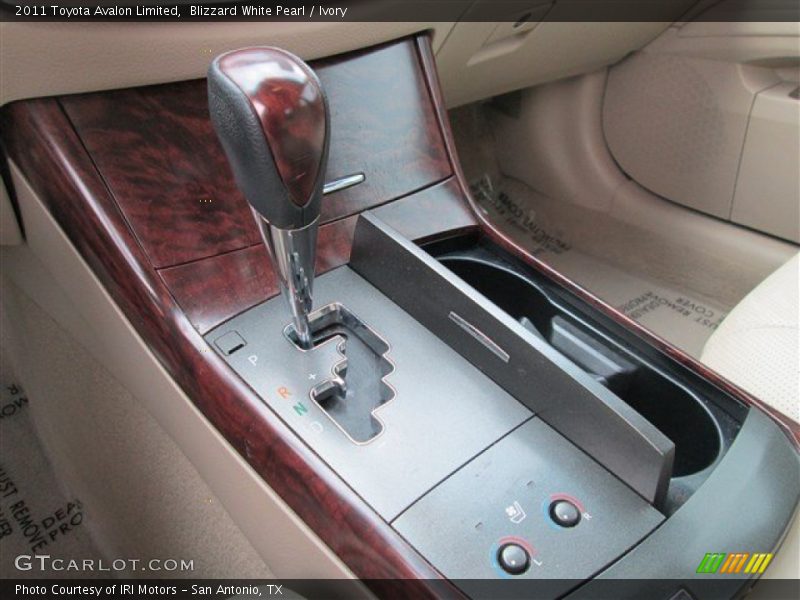 Blizzard White Pearl / Ivory 2011 Toyota Avalon Limited