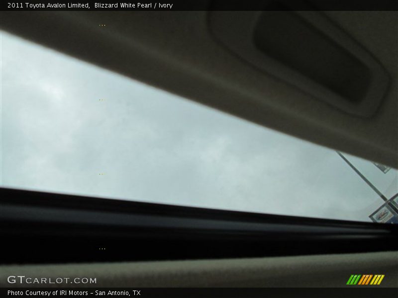 Blizzard White Pearl / Ivory 2011 Toyota Avalon Limited