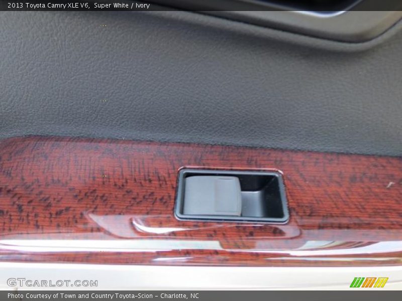 Super White / Ivory 2013 Toyota Camry XLE V6
