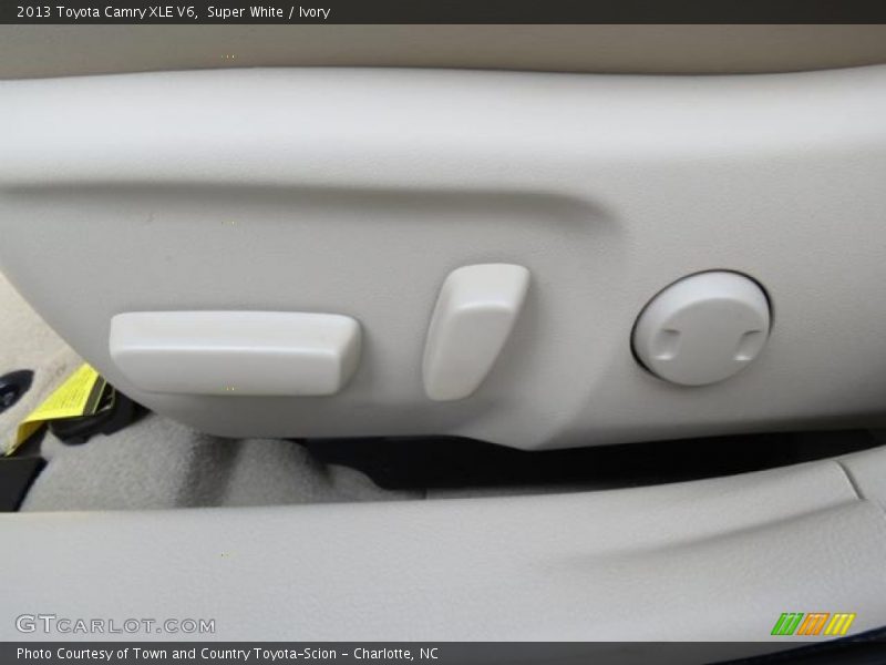 Super White / Ivory 2013 Toyota Camry XLE V6