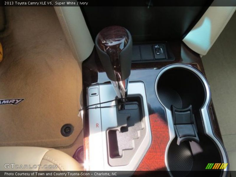 Super White / Ivory 2013 Toyota Camry XLE V6