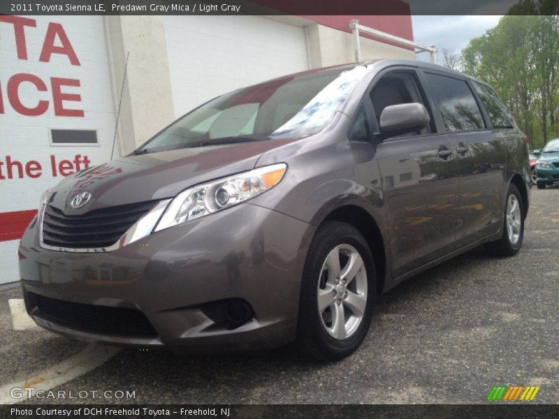 Front 3/4 View of 2011 Sienna LE