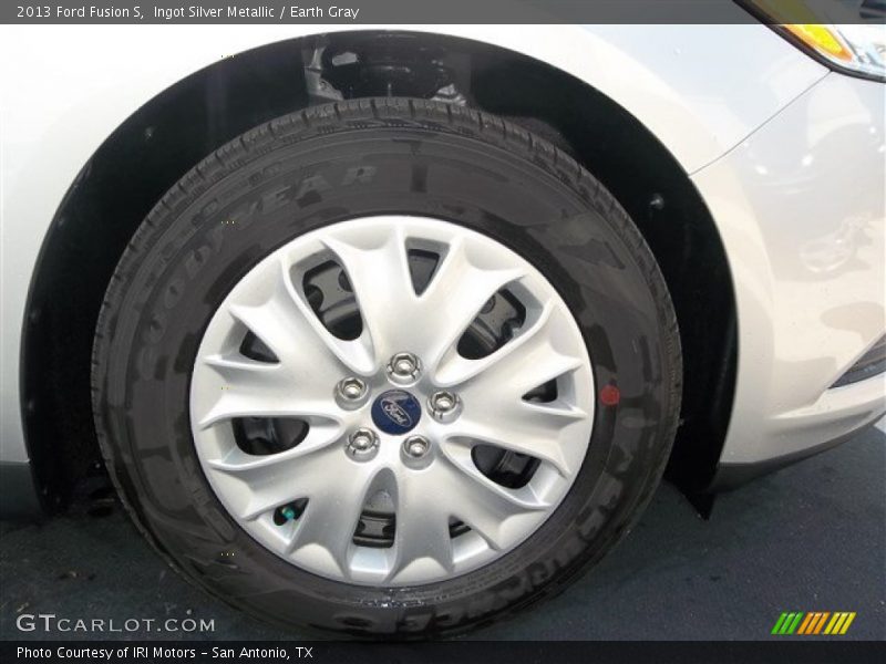 Ingot Silver Metallic / Earth Gray 2013 Ford Fusion S