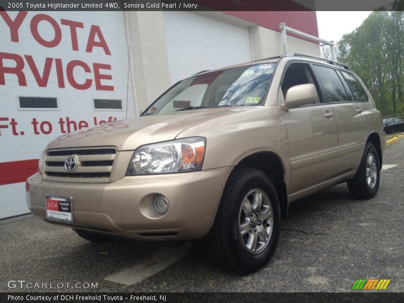 Sonora Gold Pearl / Ivory 2005 Toyota Highlander Limited 4WD