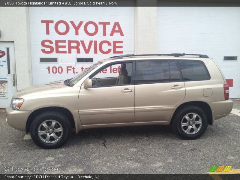 Sonora Gold Pearl / Ivory 2005 Toyota Highlander Limited 4WD