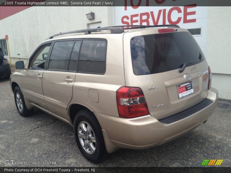 Sonora Gold Pearl / Ivory 2005 Toyota Highlander Limited 4WD