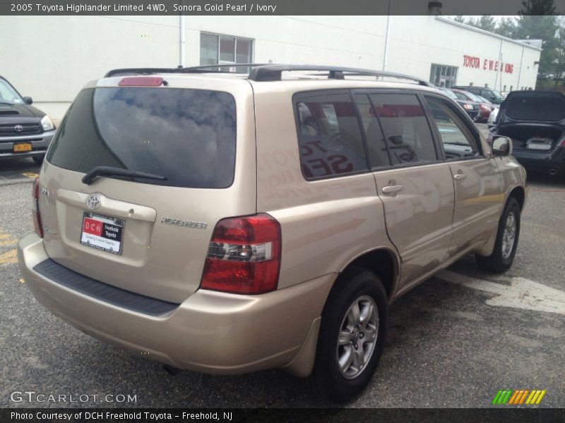 Sonora Gold Pearl / Ivory 2005 Toyota Highlander Limited 4WD
