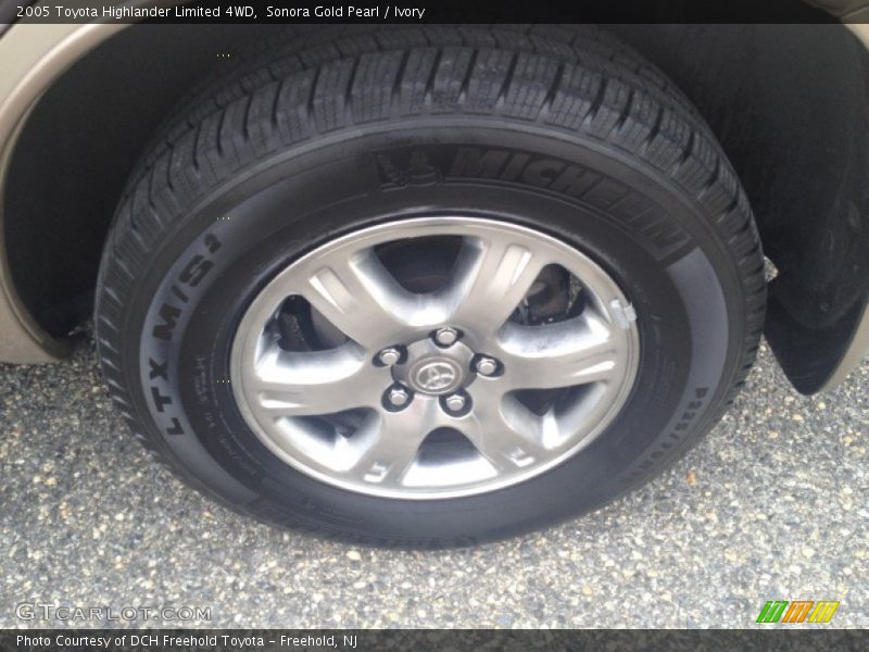 Sonora Gold Pearl / Ivory 2005 Toyota Highlander Limited 4WD