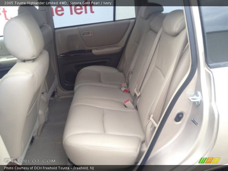 Sonora Gold Pearl / Ivory 2005 Toyota Highlander Limited 4WD