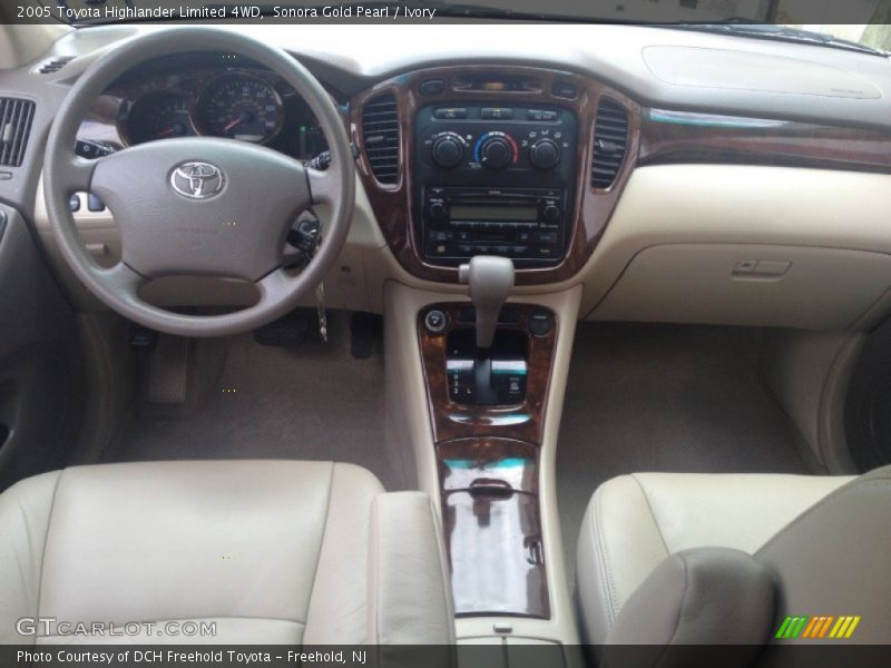 Sonora Gold Pearl / Ivory 2005 Toyota Highlander Limited 4WD