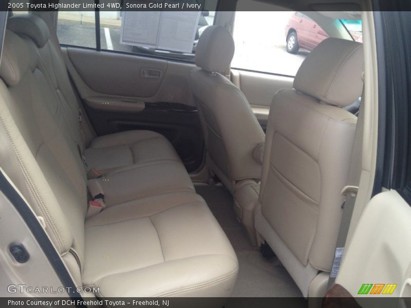 Sonora Gold Pearl / Ivory 2005 Toyota Highlander Limited 4WD