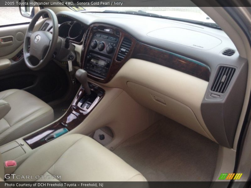 Sonora Gold Pearl / Ivory 2005 Toyota Highlander Limited 4WD