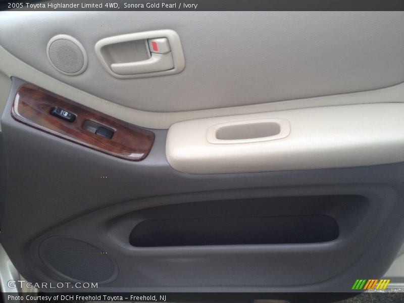 Sonora Gold Pearl / Ivory 2005 Toyota Highlander Limited 4WD