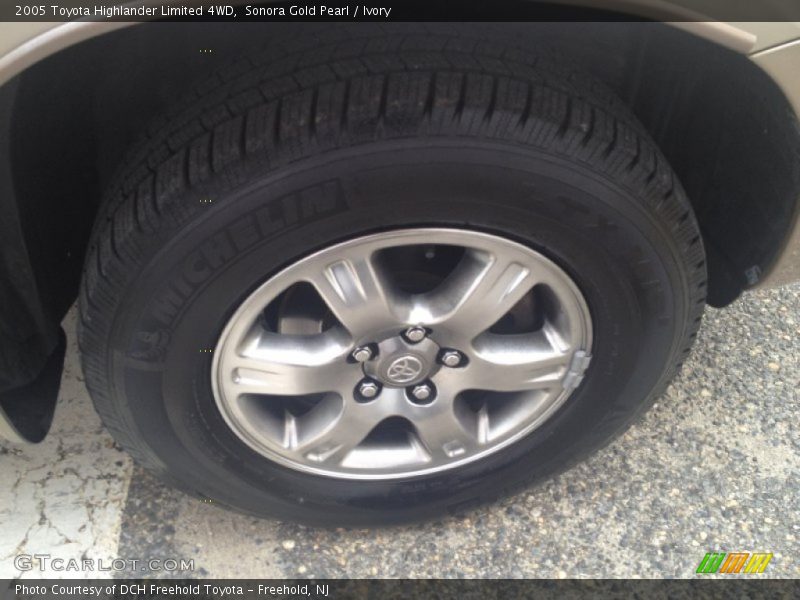 Sonora Gold Pearl / Ivory 2005 Toyota Highlander Limited 4WD