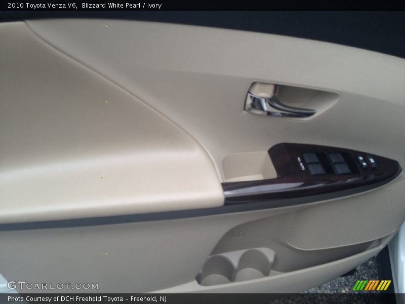 Blizzard White Pearl / Ivory 2010 Toyota Venza V6